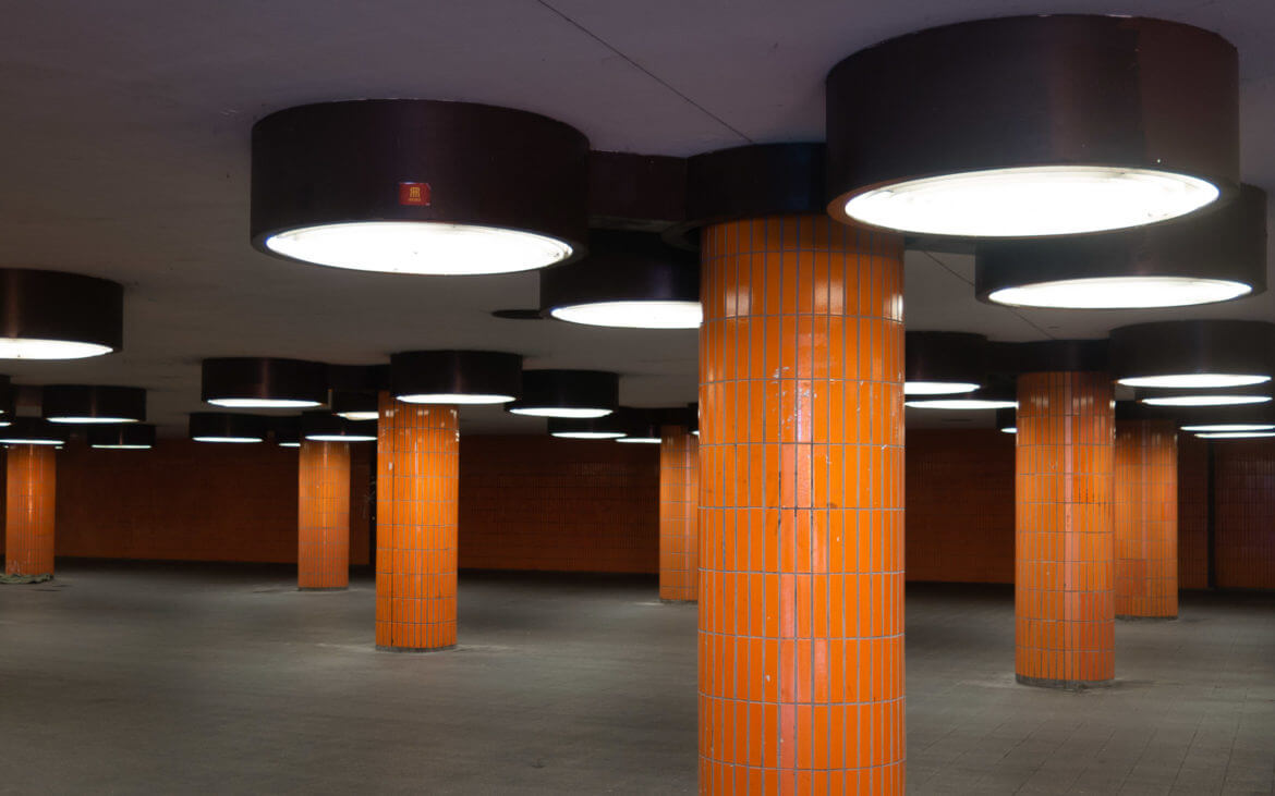 Viel Geschichte und eine tolle Aussicht in Berlin Unterführung in Retro Orange Berlin Messedamm
