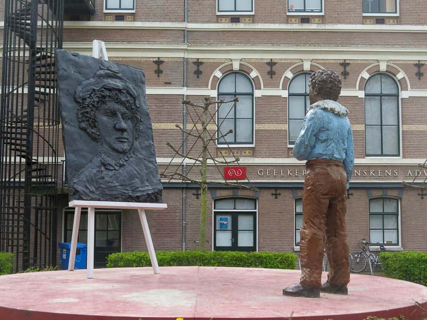Kunstwerk Stephan Balkenhol. Rembrandt van Rijn als er jung war. Leiden