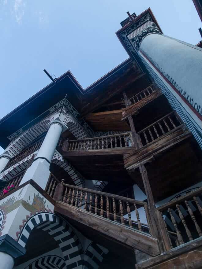 Rila Kloster Treppenaufgang mit Holztreppe