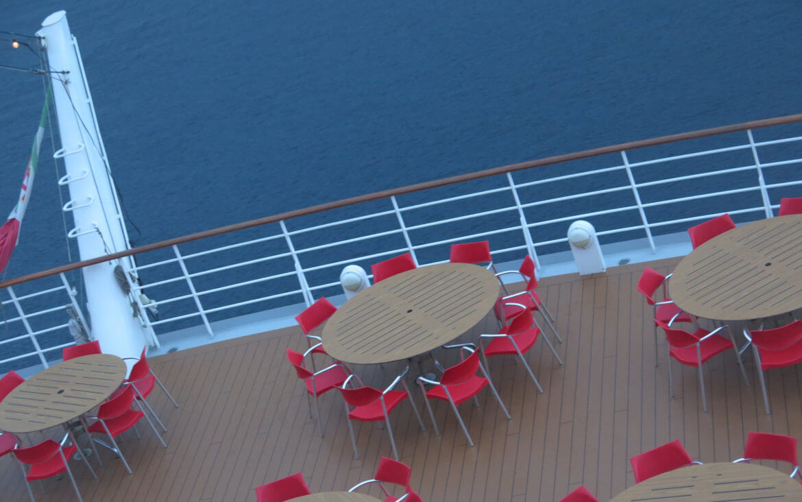 Aida Stella tische draußen kreuzfahrtschiff