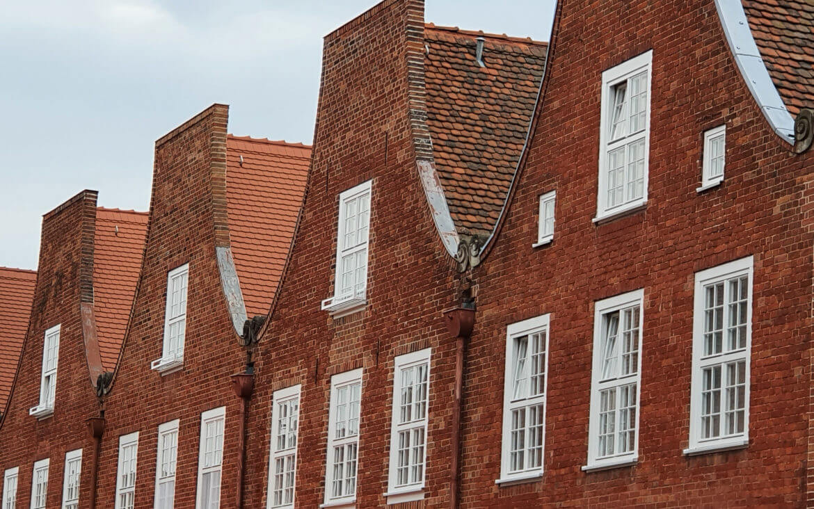 Potsdam Sehenswürdigkeiten und 9 Tipps viele Giebel mit Fenster im Holländer Viertel Potsdam